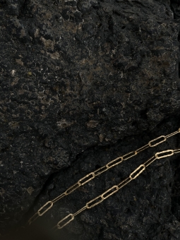 Młotkowany łańcuszek z pozłacanego srebra z zapięciem toggle