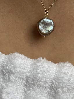 Pozłacany łańcuszek ze srebra z zawieszką z perły keshi