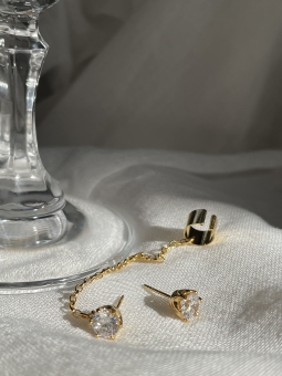 asymetryczne kolczyki z naucznicą