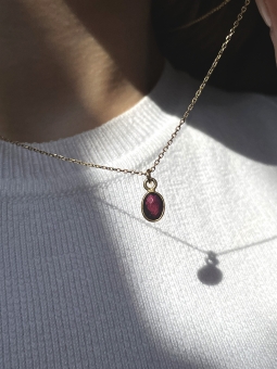 naszyjnik z granatem w okuciu