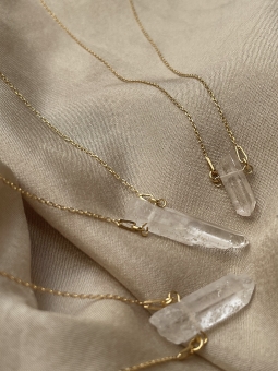 Naszyjnik z surowym kryształem górskim