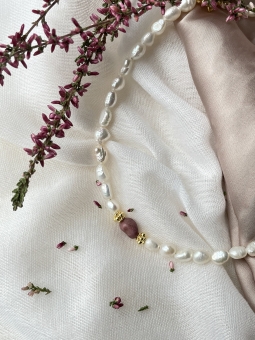 naszyjnik z dużych pereł z surowym rubinem