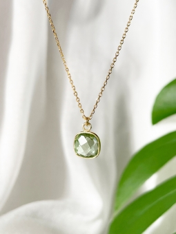 naszyjnik z zawieszką z perydotem w okuciu