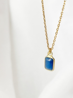 zawieszka z szafirem w okuciu - prostokąt