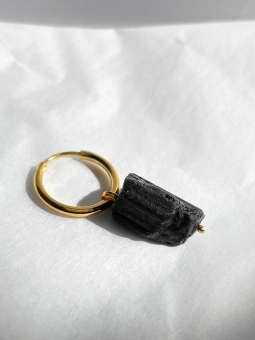 kolczyk z czarnym turmalinem