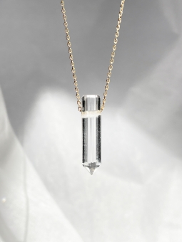 naszyjnik z kryształem górskim