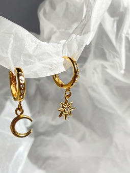 kolczyki z kryształkami na kajdankach