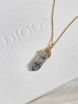 Naszyjnik z kryształem z rutylem