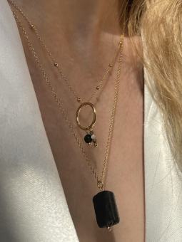 Naszyjnik dla Koziorożca w połączeniu z innymi naszyjnikami