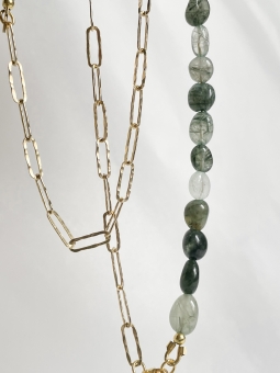 Młotkowany naszyjnik z prehnitem