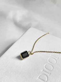 Naszyjnik z onyksem w okuciu