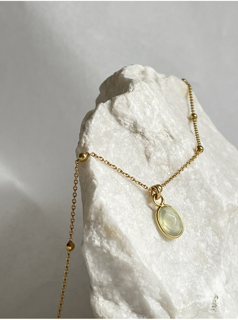 Naszyjnik z Prehnitem w okuciu