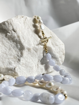 Naszyjnik z chalcedonem i perłami