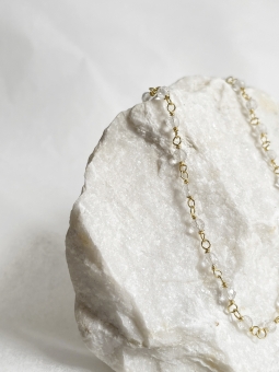 Naszyjnik z kryształem górskim w aranżacji